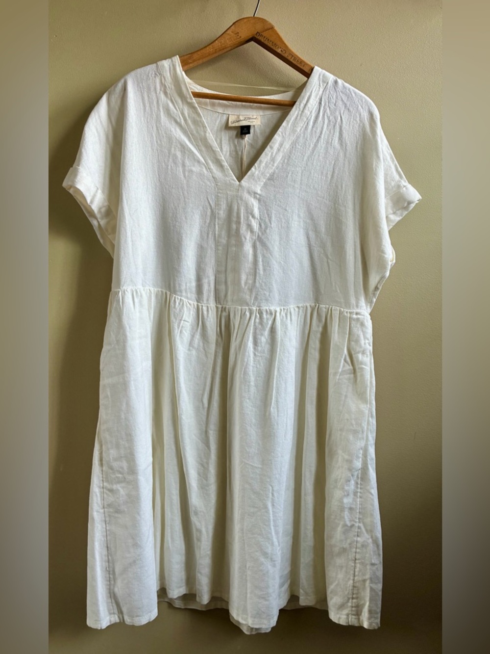 Universal Thread Cream V-Neck Linen/Rayon Dress with pockets NWT